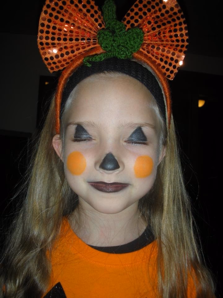 How to do pumpkin makeup for kids?