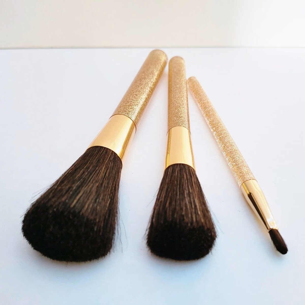 Does Estée Lauder sell brushes?