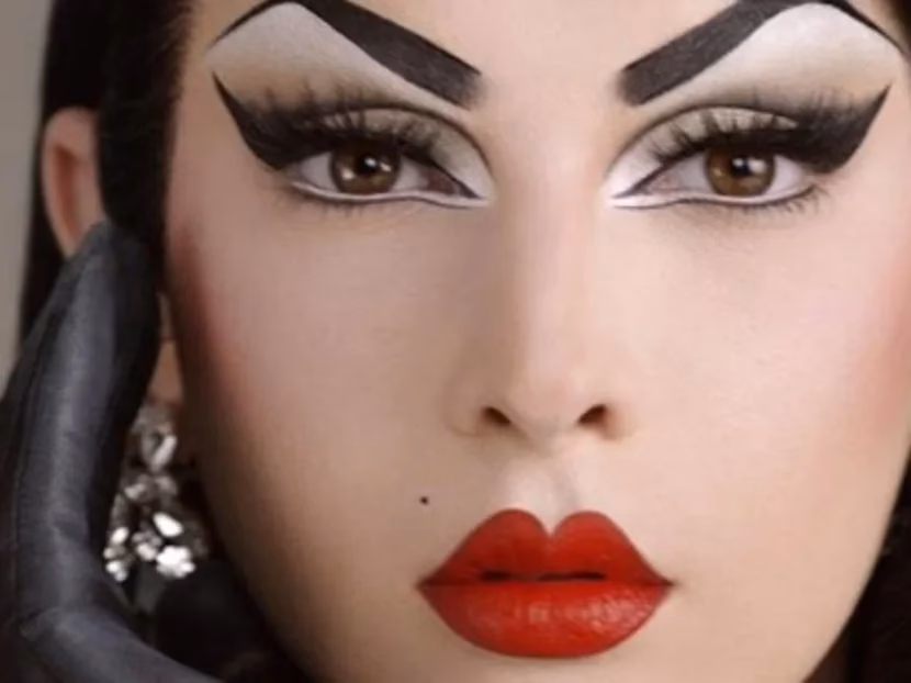 What makeup does Taylor Swift use?