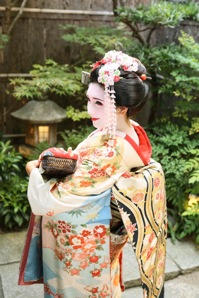 What is the etiquette for geishas in Kyoto?