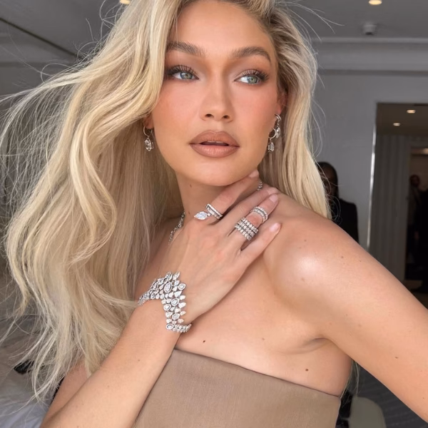 What size are Gigi Hadid's hips?