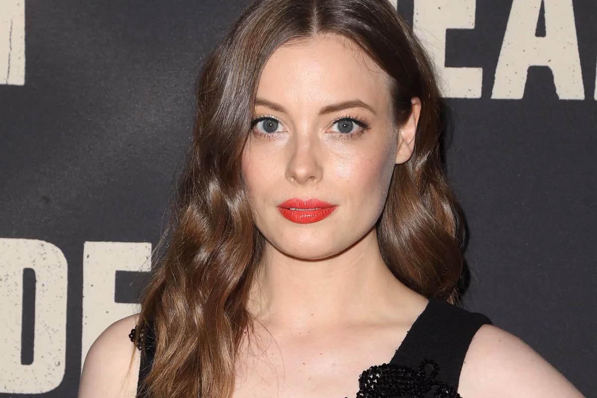 What color are Gillian Jacobs eyes?