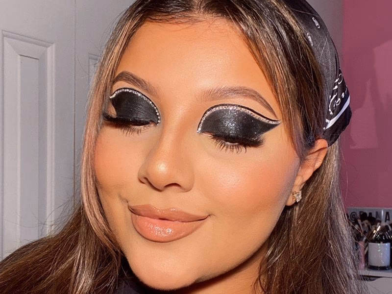 What is the best makeup for black eyes?