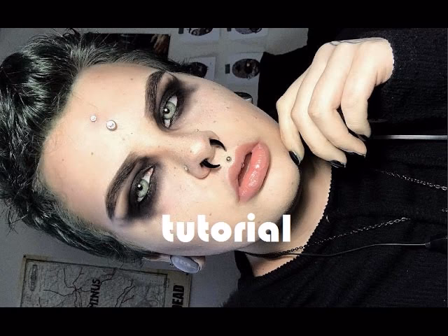 What is traditional goth makeup?