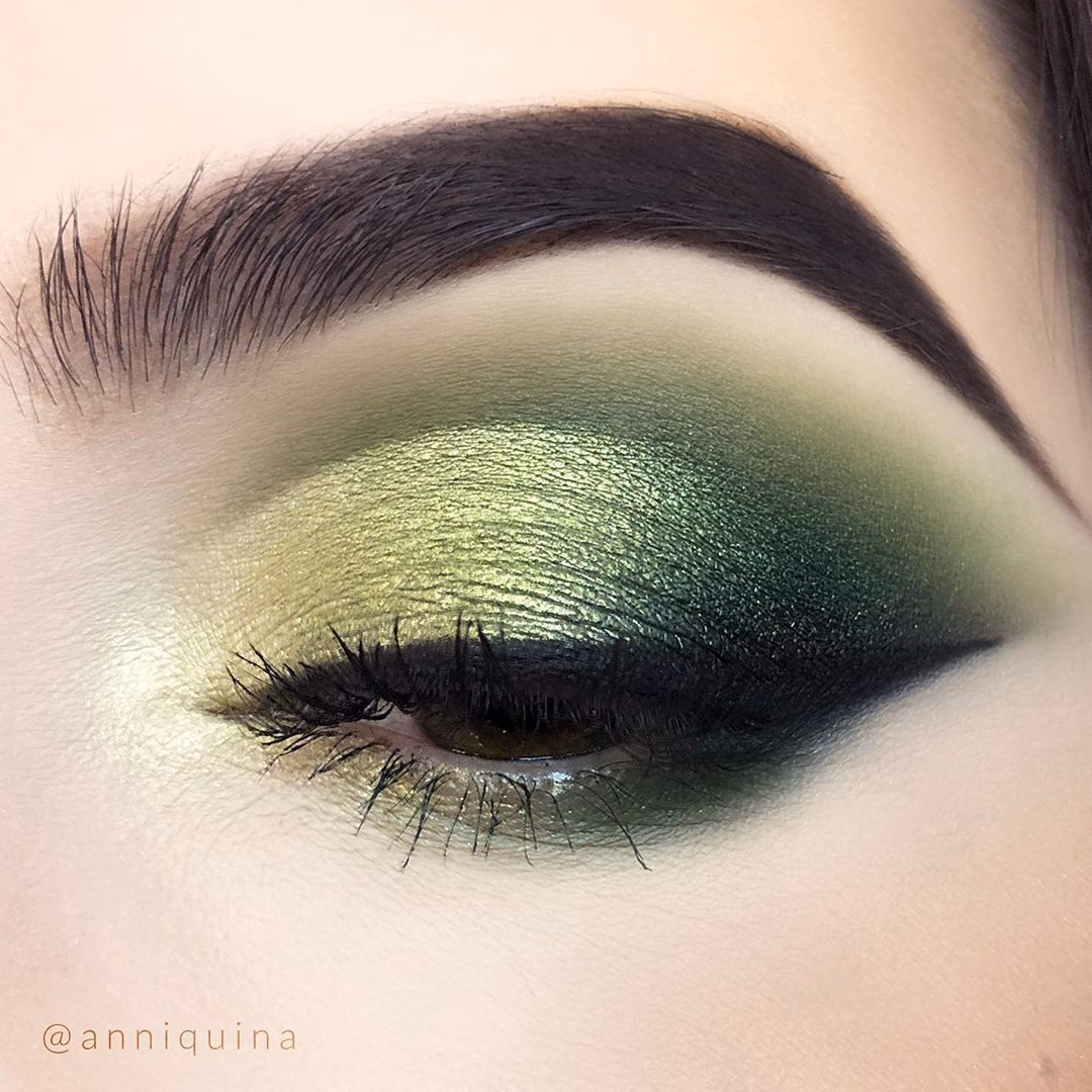 What does green eyeshadow go with?