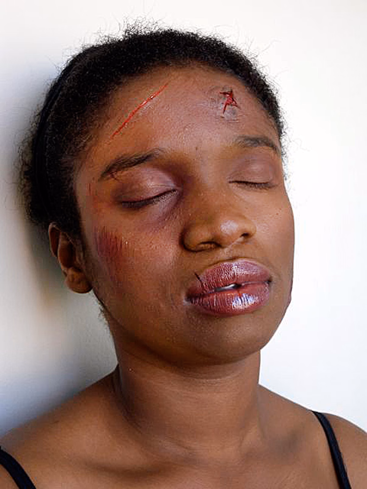 How to make fake wounds in Halloween?