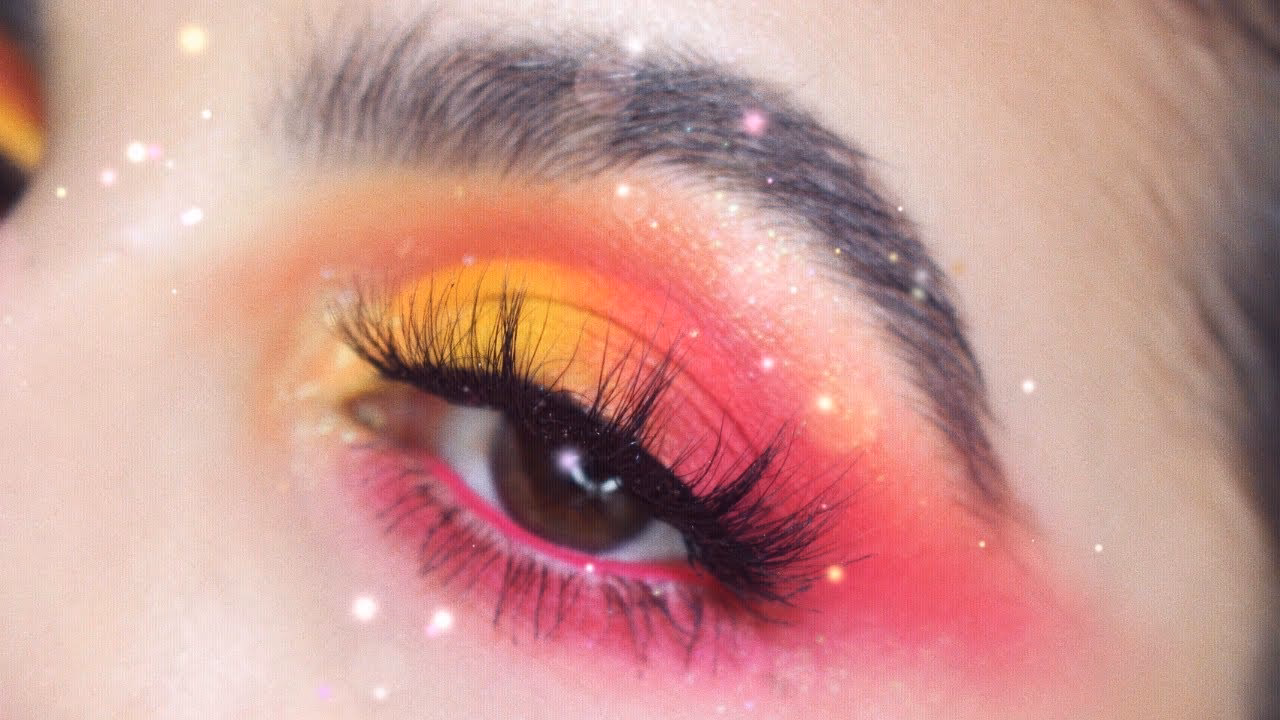 Who has blue hair in boy with luv?