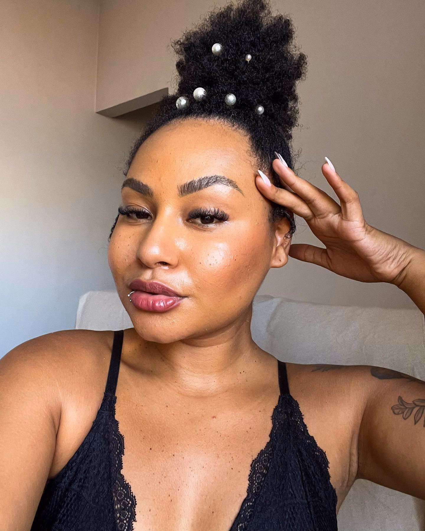 What are the ingredients in Chanel Healthy Glow?