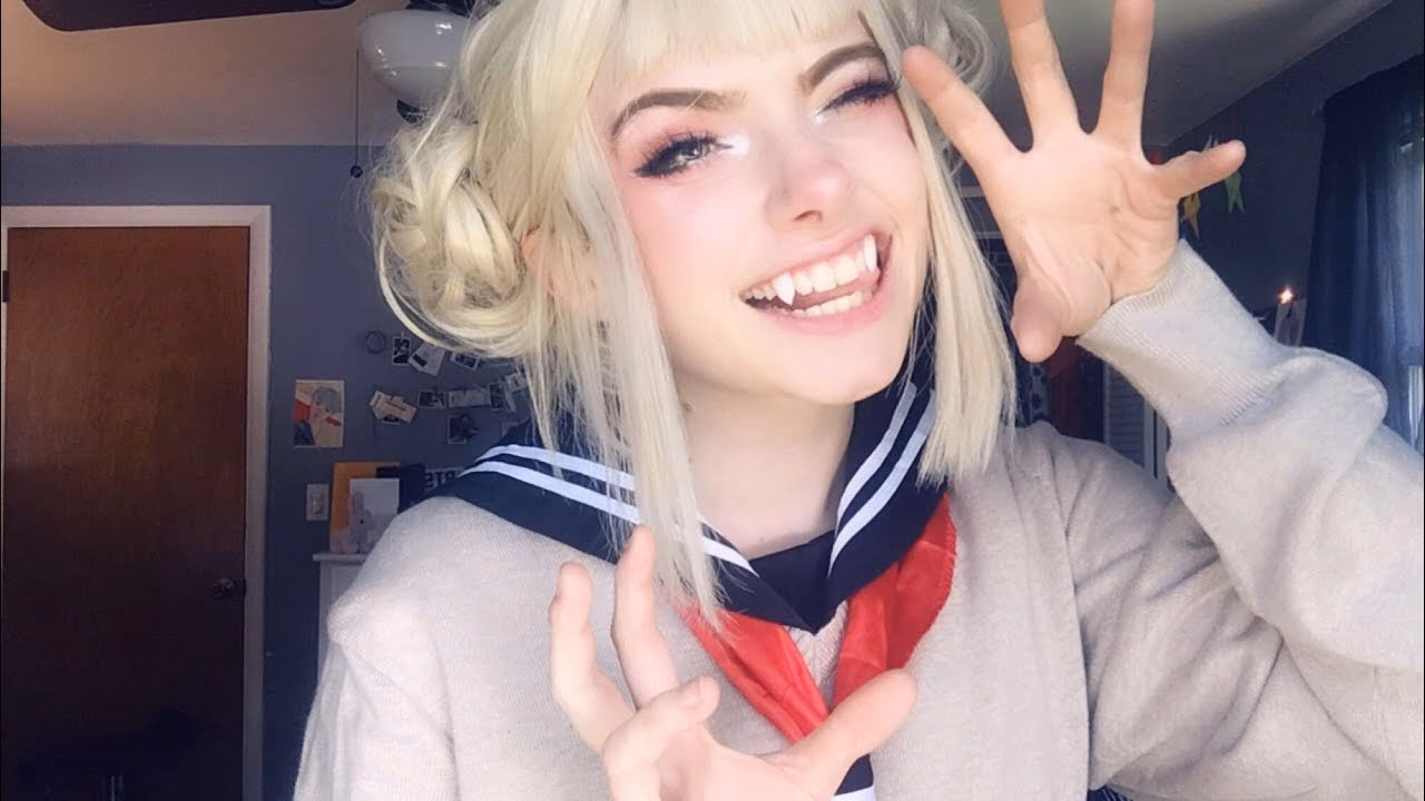 What does Toga Himiko wear?