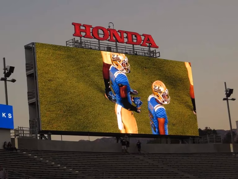 How to create a full width jumbotron?