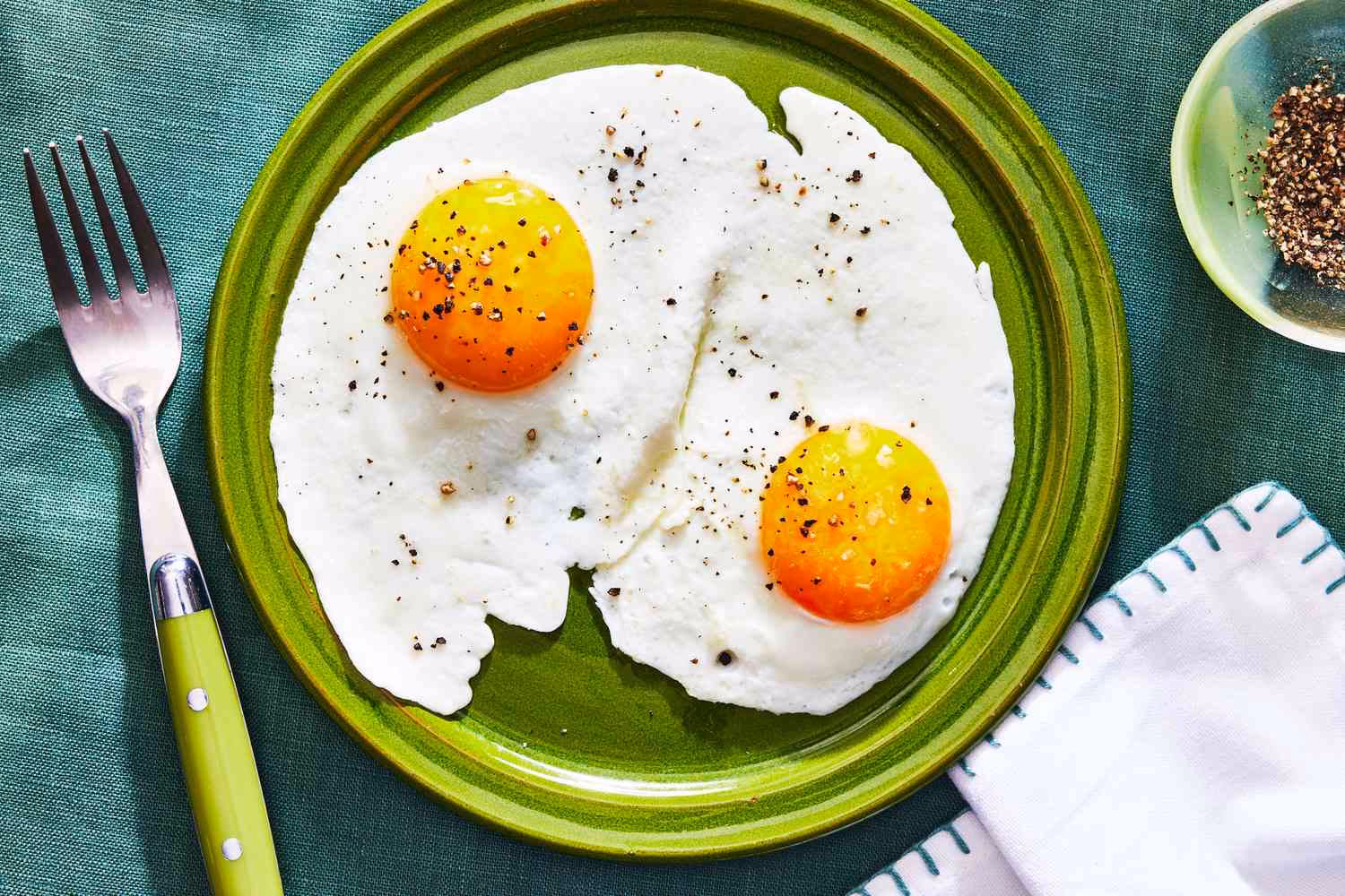 Are you supposed to flip over sunny side up eggs?