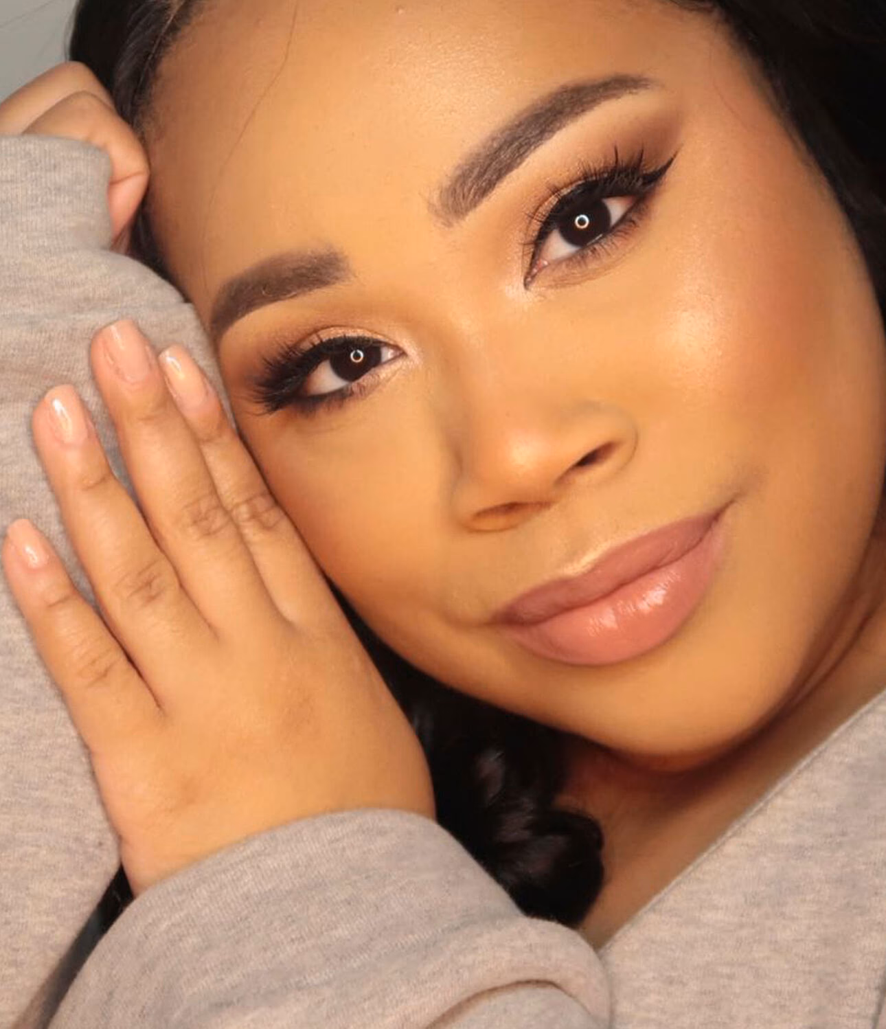 How do I do natural eye makeup?