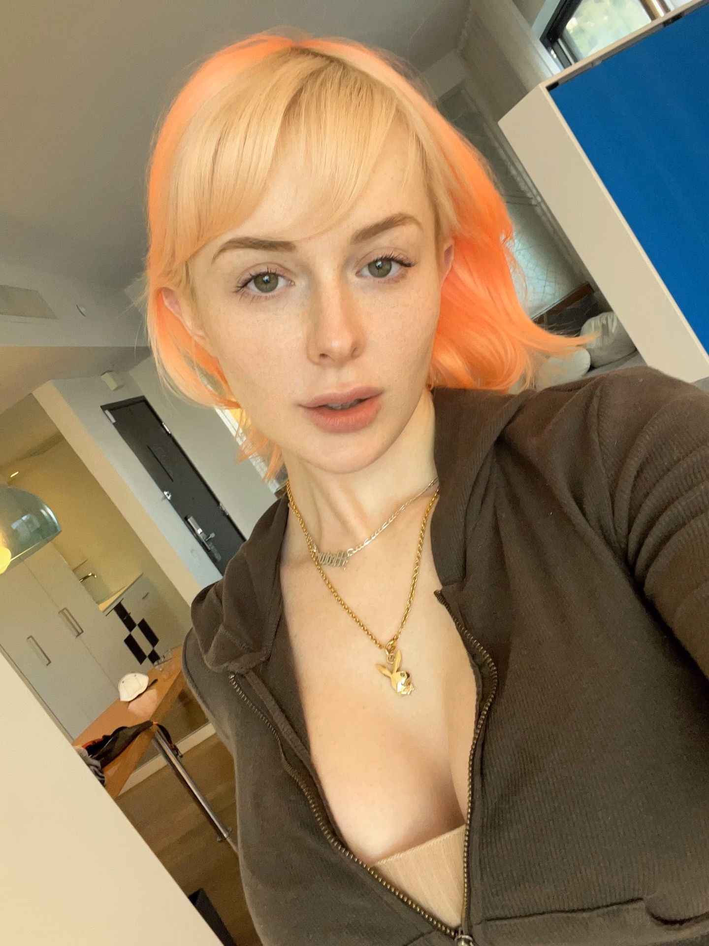 What is Jenna Lynn Meowri's nationality?