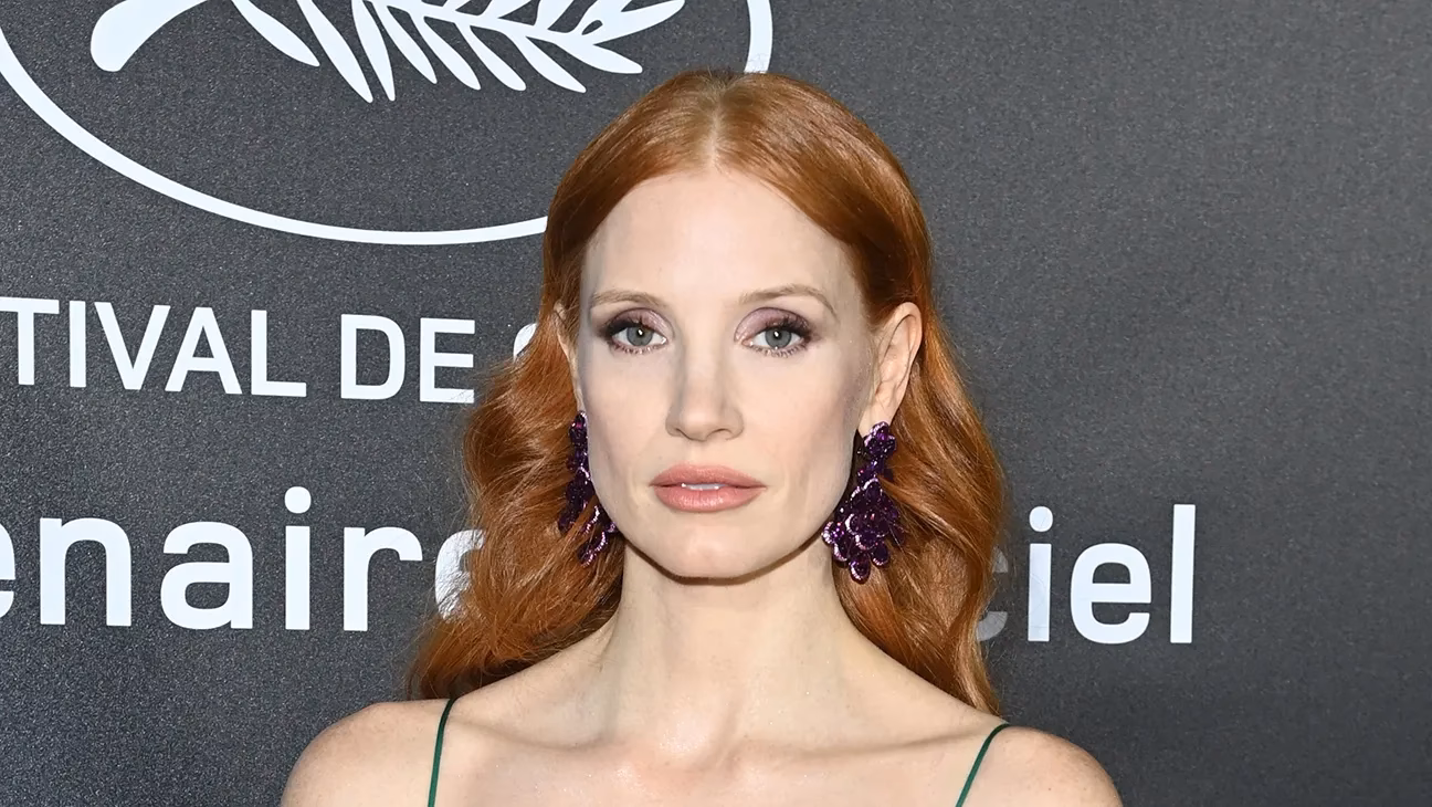 What color are Jessica Chastain's eyes?
