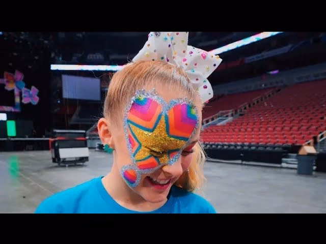 What cosmetic procedure did JoJo Siwa have?