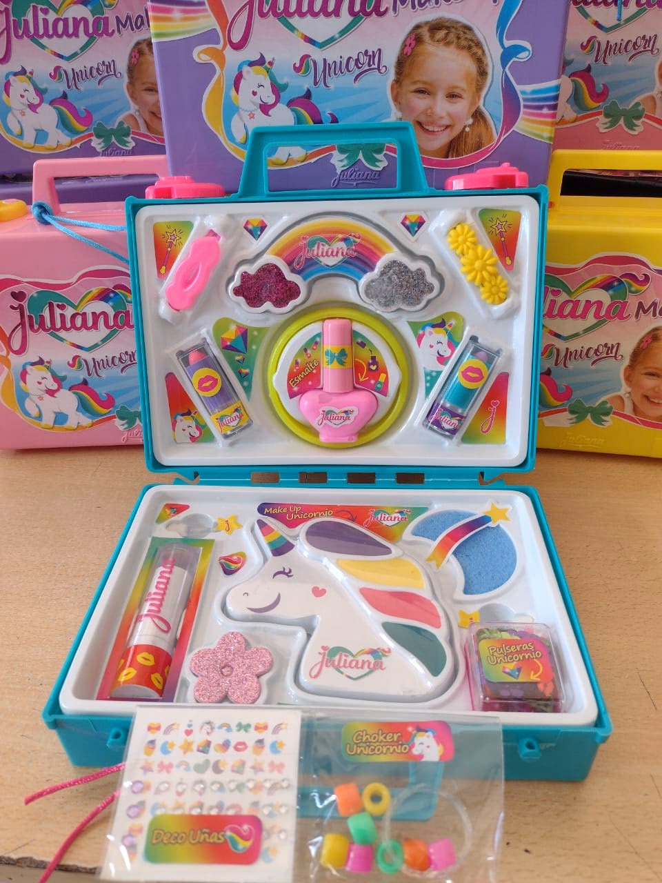 What makeup did Audrey Hepburn wear?