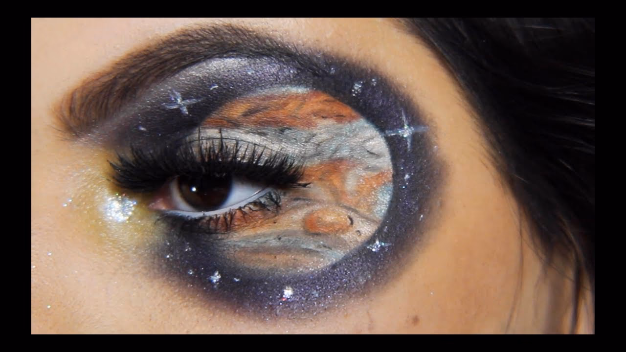 What makes up 90% of Jupiter's atmosphere?