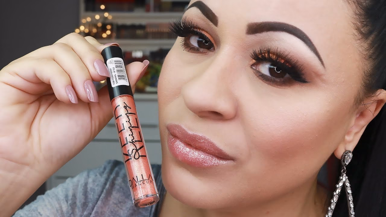 How do I keep my makeup from shining?