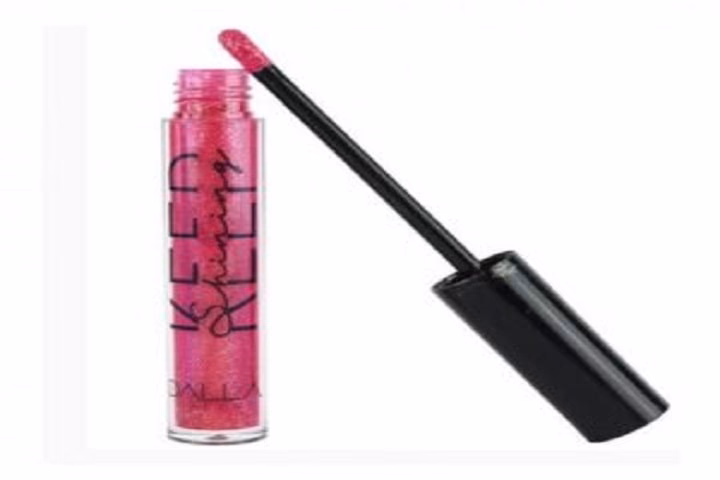 How do I keep my makeup from shining?