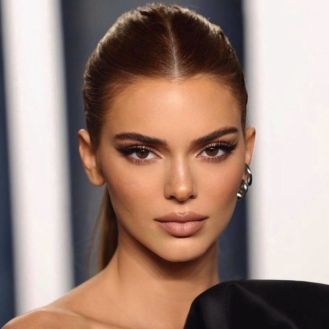 What makeup is best after facelift?