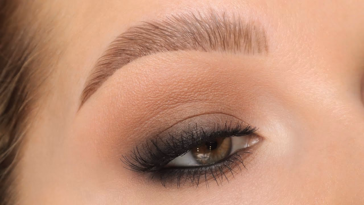 What is a natural smokey eye?