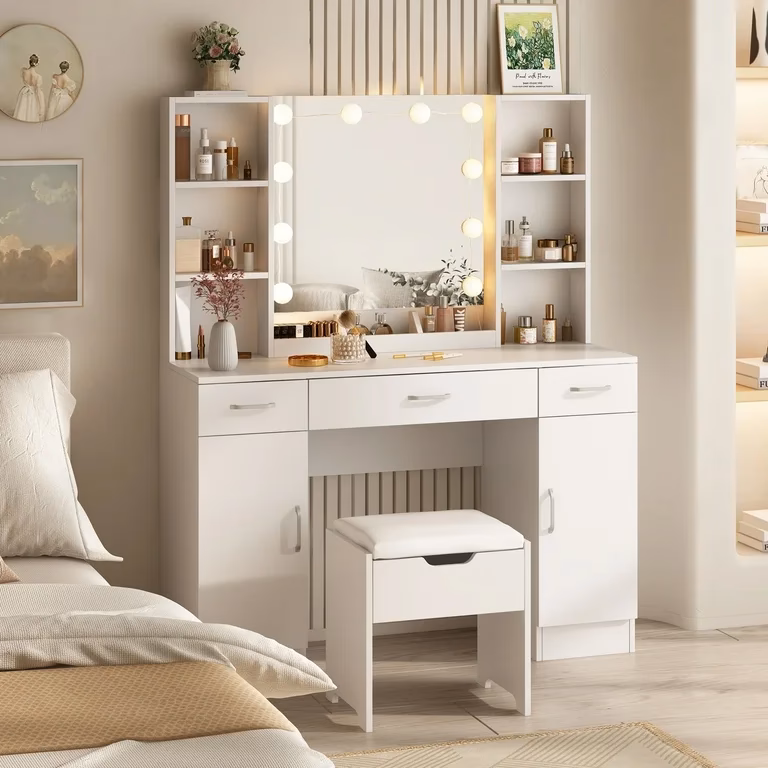 What color lighting is best for makeup?