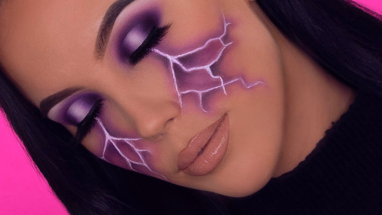 How to lighten eyes with makeup?