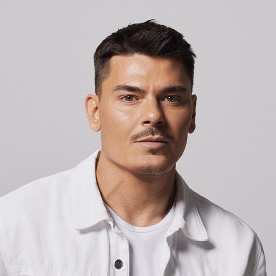 Is Mario Dedivanovic in a relationship?