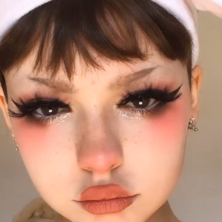 Can you put makeup on a silicone doll?