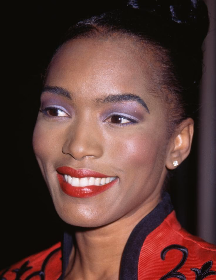 What makeup was popular in the 1900s?