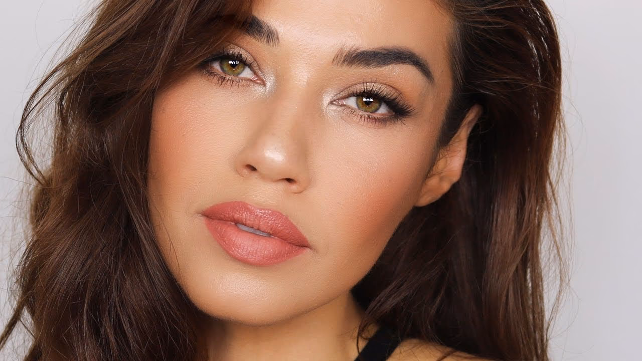 Is it appropriate to wear makeup to work?