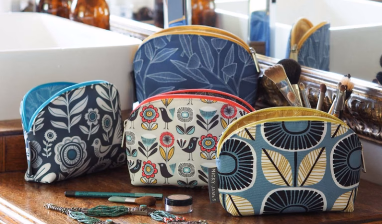 Does TSA allow makeup bags?