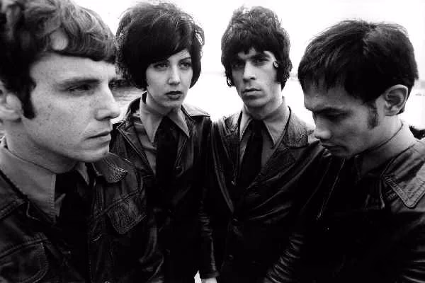 Who is the singer of the make up?