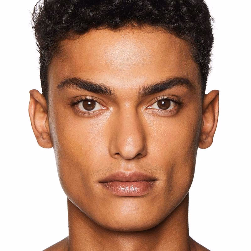 ¿Los hombres deben usar base o corrector?