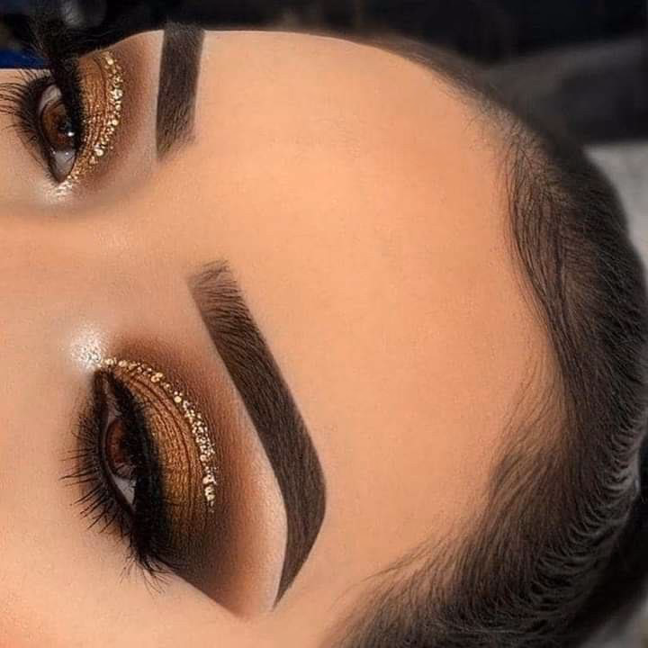 How much does a cafe owner make?