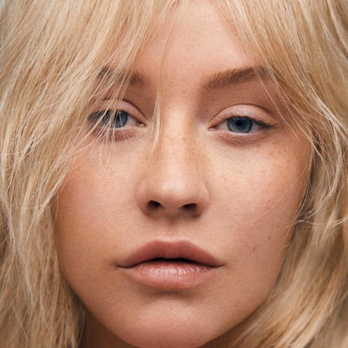 What happened to Christina Aguilera at Etta James' funeral?