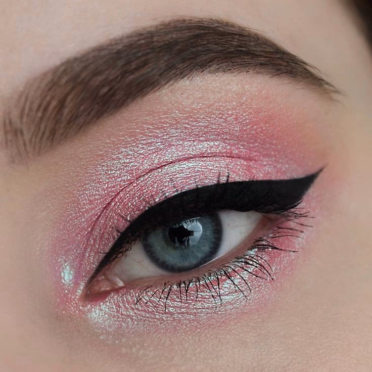 ¿Qué es un tono rosado en el maquillaje?