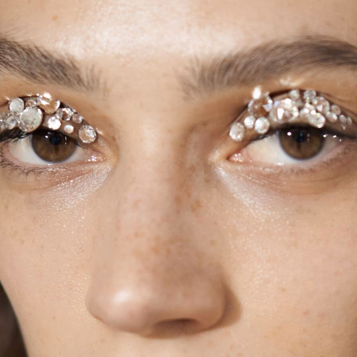 ¿Soy demasiado mayor para la sombra de ojos con brillantina?