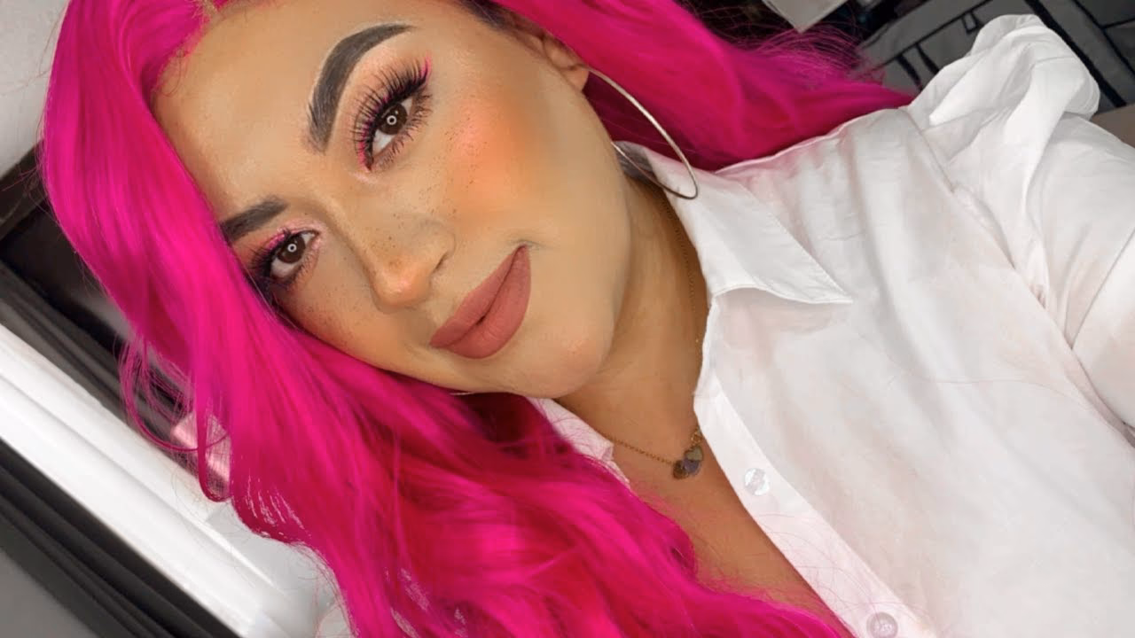 ¿Cómo se llama el anime de La chica con pelo rosa?