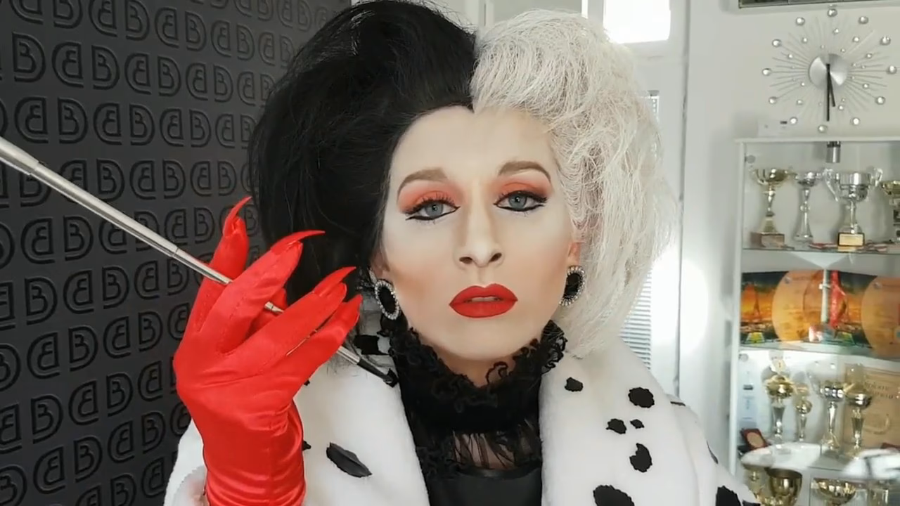 ¿Qué usa Cruella de Vil?