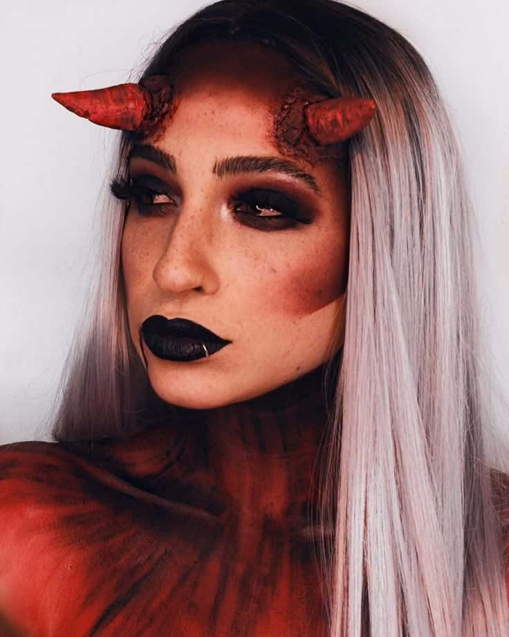 ¿Cuáles son algunos looks icónicos de maquillaje de demonio?