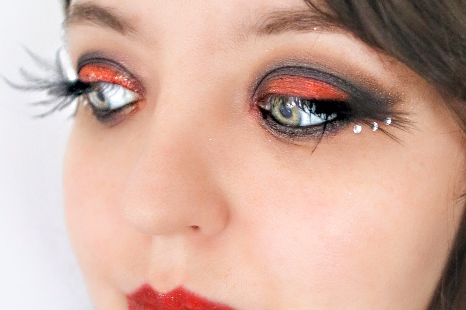 What is foundation makeup called in French?