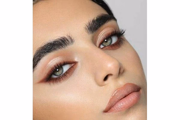 How do you fix dark eyes with makeup?