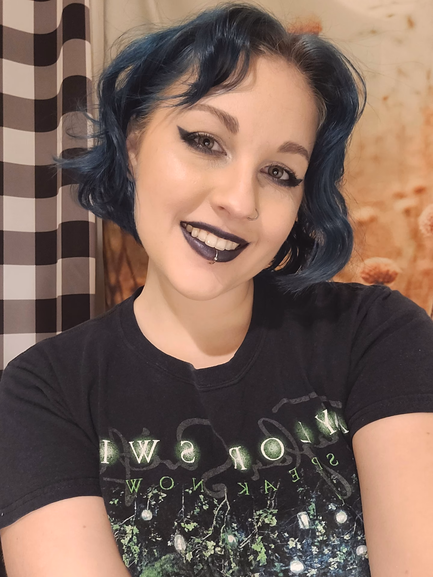 How to make yourself look goth?