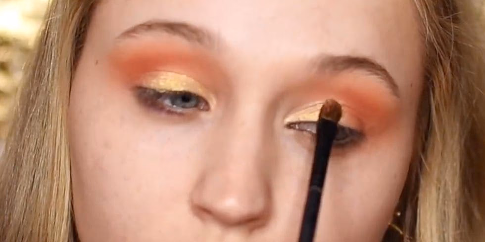 How to do 70s hippie makeup?