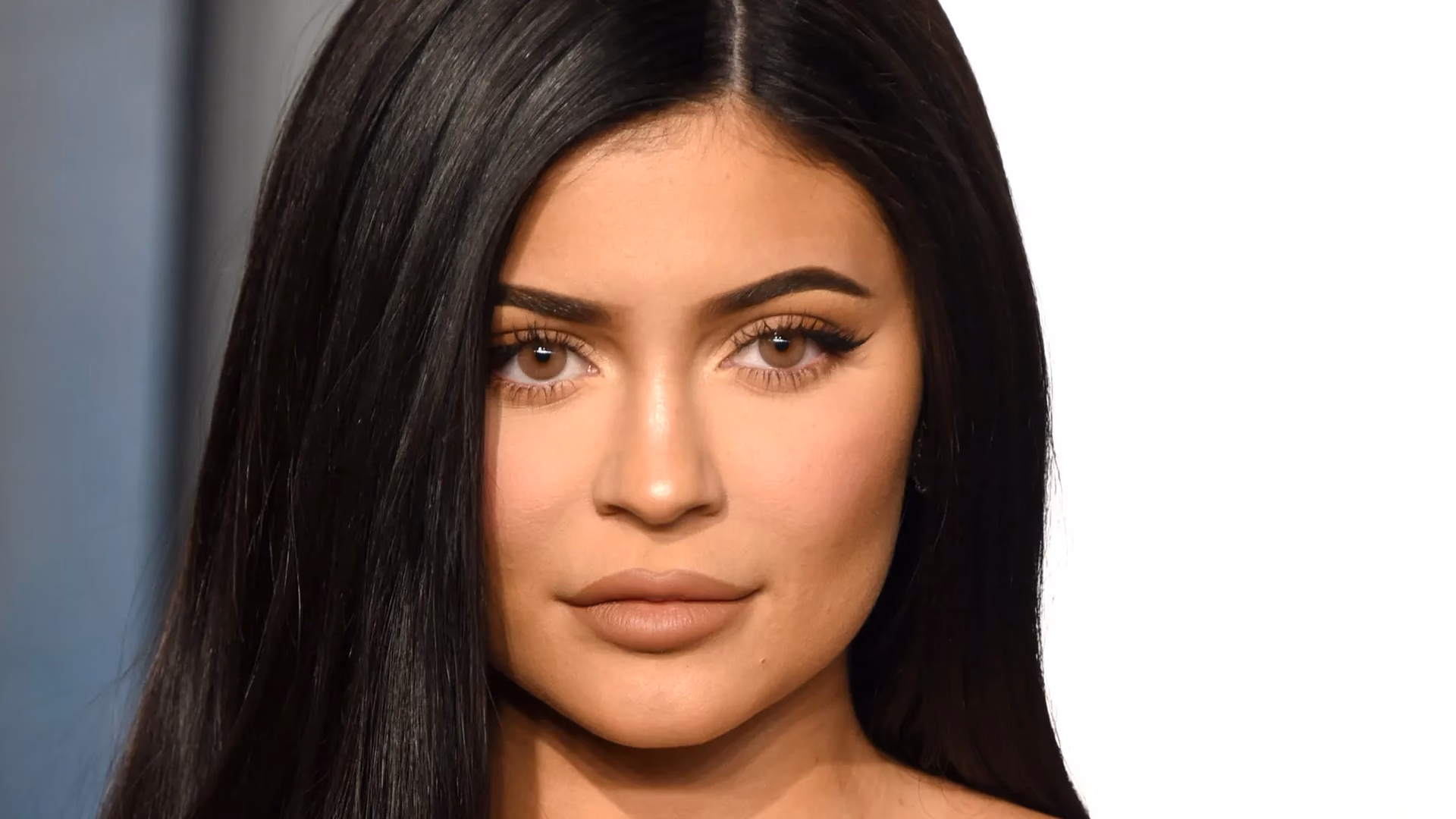 Does Kylie Jenner do her own makeup?