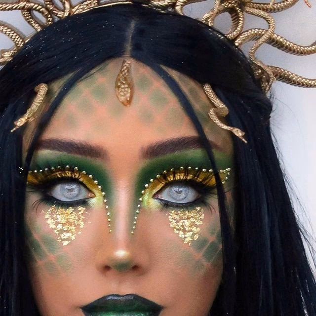 How to dress up as Medusa?