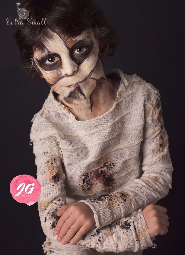 How to do makeup for a mummy?