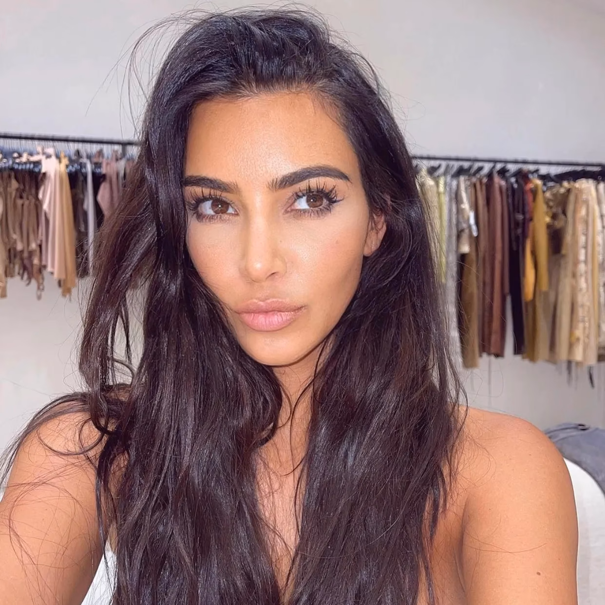 ¿Debes usar base de maquillaje a partir de los 40?