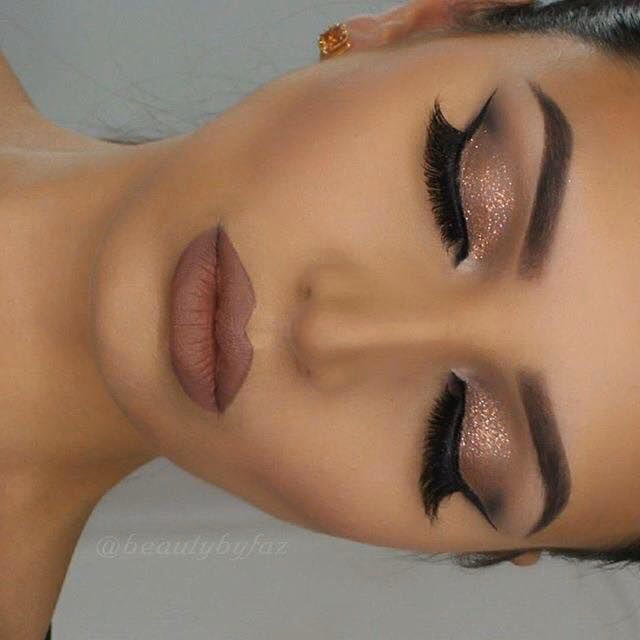 ¿Qué maquillaje favorece a las morenas?